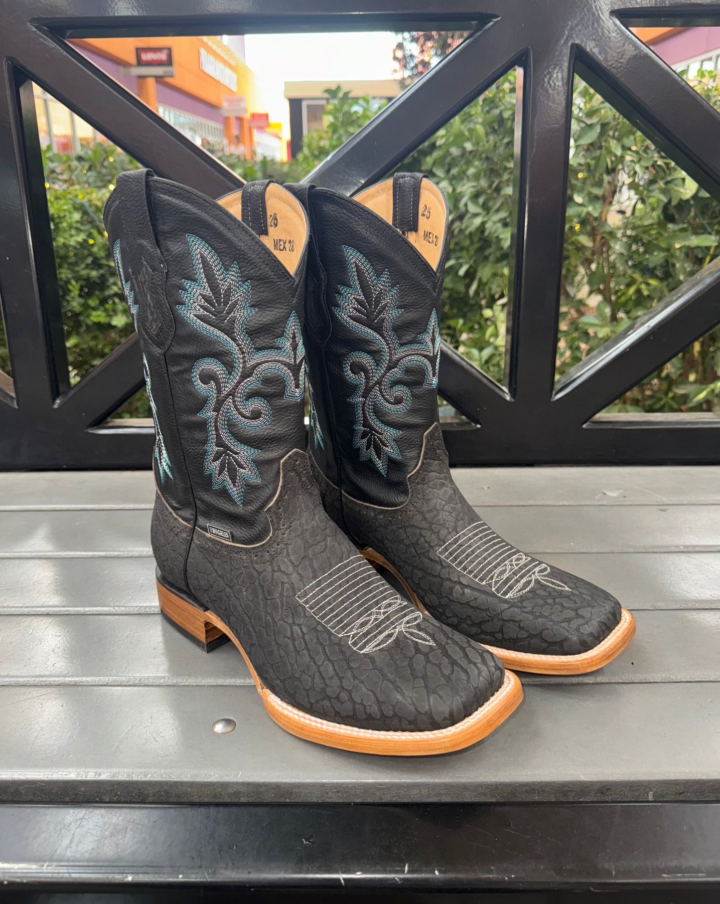 Black Leather Bull Neck Boot